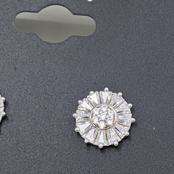 ✨3 for 25✨ Sterling Silver CZ Round Stud Earings - Picture 3 of 5